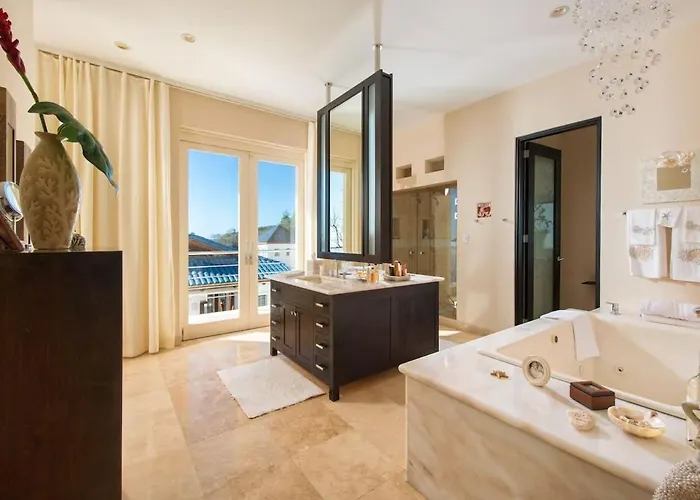 Exquisite Hilltop With Luxurious Modern Design, Sweeping Ocean Views & Sparkling Infinity Pool Сasa de vacaciones Playa Flamingo