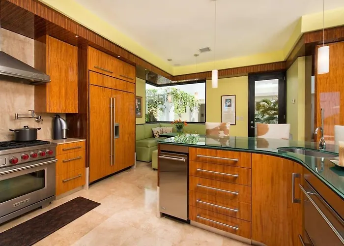 Exquisite Hilltop With Luxurious Modern Design, Sweeping Ocean Views & Sparkling Infinity Pool *