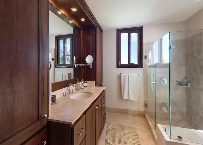Exquisite Hilltop With Luxurious Modern Design, Sweeping Ocean Views & Sparkling Infinity Pool * Playa Flamingo