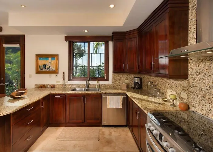 Exquisite Hilltop With Luxurious Modern Design, Sweeping Ocean Views & Sparkling Infinity Pool