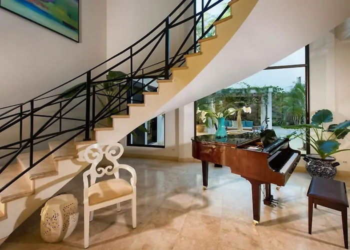 Сasa de vacaciones Exquisite Hilltop With Luxurious Modern Design, Sweeping Ocean Views & Sparkling Infinity Pool