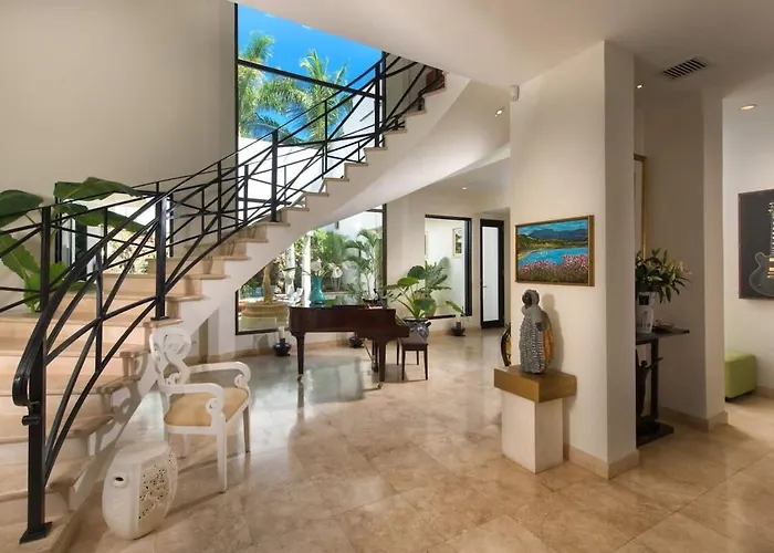 Сasa de vacaciones Exquisite Hilltop With Luxurious Modern Design, Sweeping Ocean Views & Sparkling Infinity Pool *