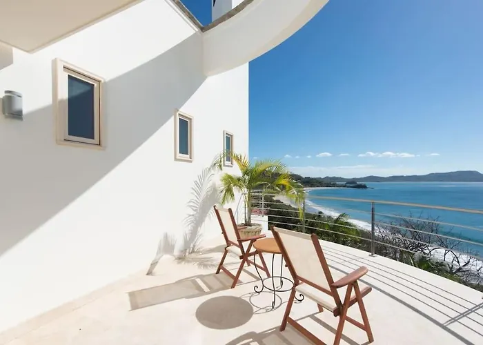 Exquisite Hilltop With Luxurious Modern Design, Sweeping Ocean Views & Sparkling Infinity Pool Сasa de vacaciones Playa Flamingo