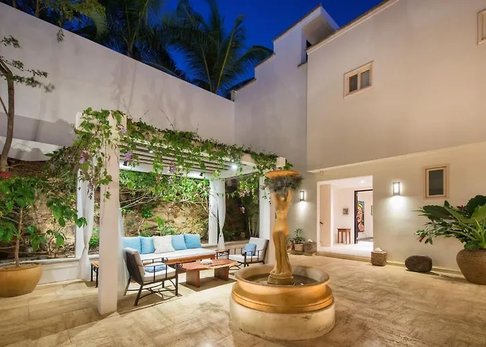 Exquisite Hilltop With Luxurious Modern Design, Sweeping Ocean Views & Sparkling Infinity Pool *