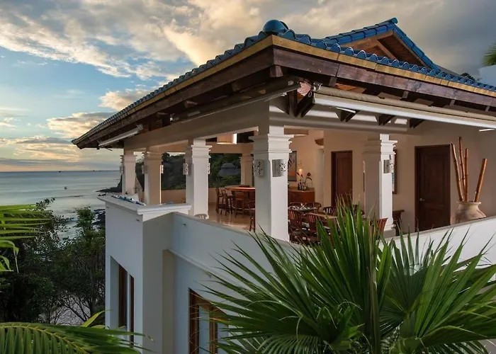 Сasa de vacaciones Exquisite Hilltop With Luxurious Modern Design, Sweeping Ocean Views & Sparkling Infinity Pool