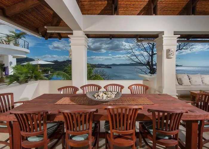 Сasa de vacaciones Exquisite Hilltop With Luxurious Modern Design, Sweeping Ocean Views & Sparkling Infinity Pool *