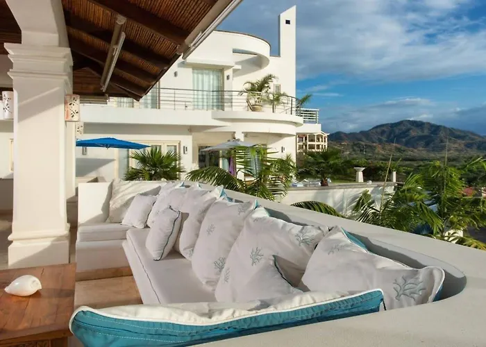 Exquisite Hilltop With Luxurious Modern Design, Sweeping Ocean Views & Sparkling Infinity Pool Сasa de vacaciones Playa Flamingo