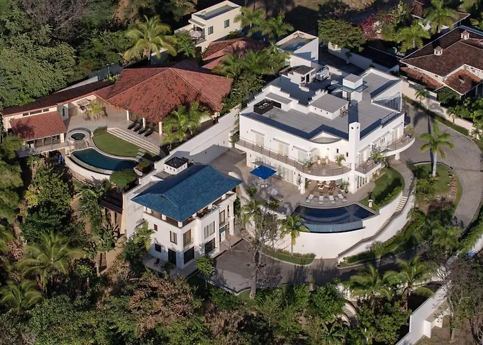Exquisite Hilltop With Luxurious Modern Design, Sweeping Ocean Views & Sparkling Infinity Pool Сasa de vacaciones *