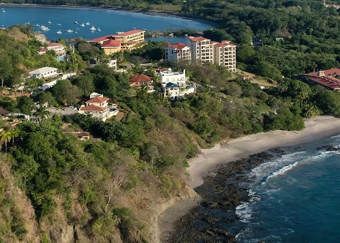 Сasa de vacaciones Exquisite Hilltop With Luxurious Modern Design, Sweeping Ocean Views & Sparkling Infinity Pool *