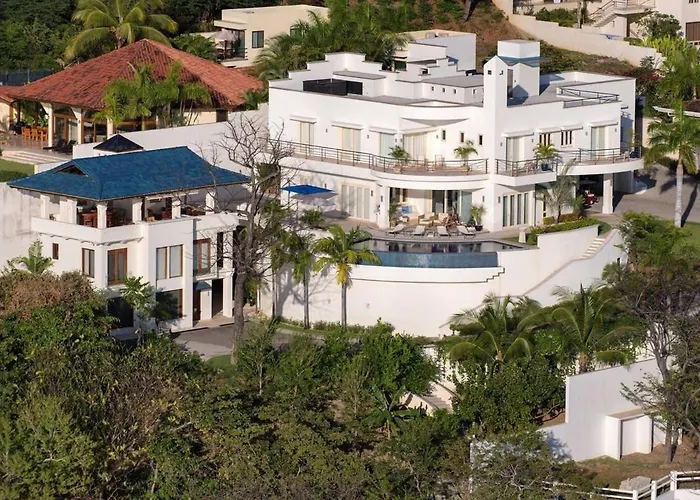 Exquisite Hilltop With Luxurious Modern Design, Sweeping Ocean Views & Sparkling Infinity Pool Сasa de vacaciones Playa Flamingo
